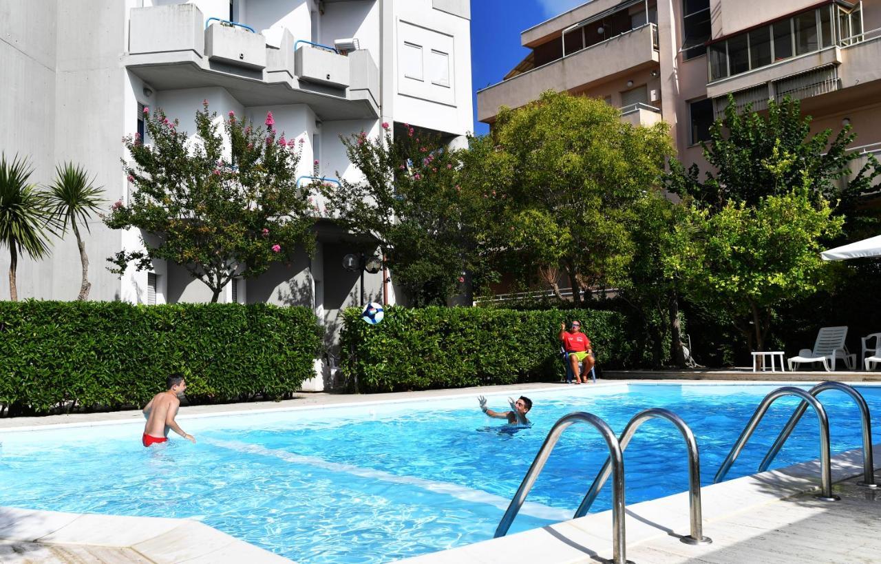 Residence Gambrinus Giulianova Exterior foto